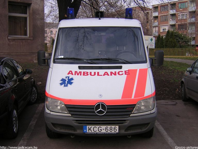 Mercedes-Benz Sprinter, Dunaújváros, Magyari Betegszállító és Szolgáltató Kft., fotó: Gzozzo pictures
Keywords: mentő magyar magyarország mentőautó KCG-686