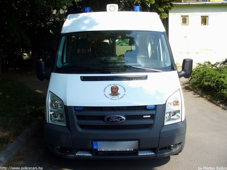 Ford Transit, Kaposvár, Kaposi Mór Oktató Kórház, fotó: Márton Balázs
Keywords: mentő magyar magyarország mentőautó