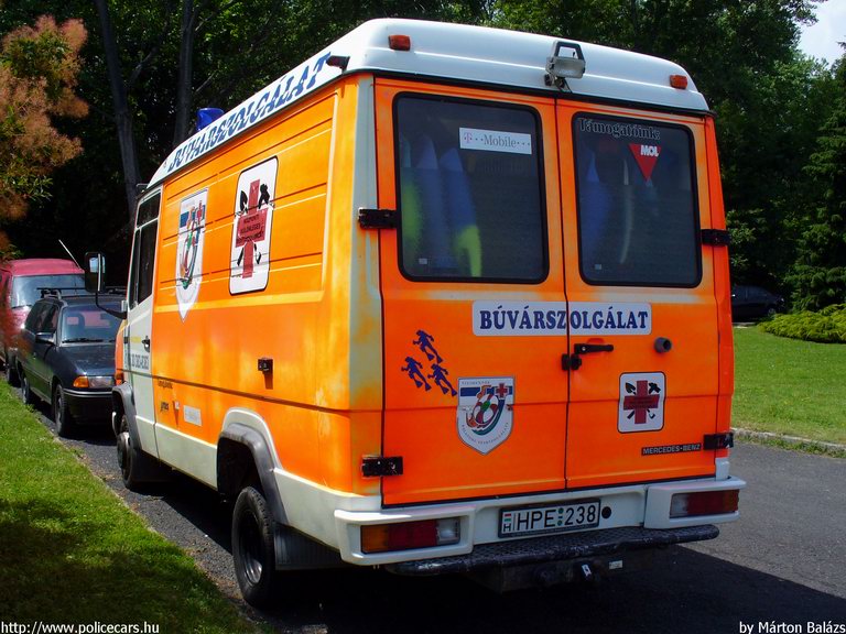 Mercedes-Benz Vario, Vízimentõk Magyarországi Szakszolgálata Egyesület, fotó: Márton Balázs
Keywords: mentő magyar magyarország mentőautó HPE-238