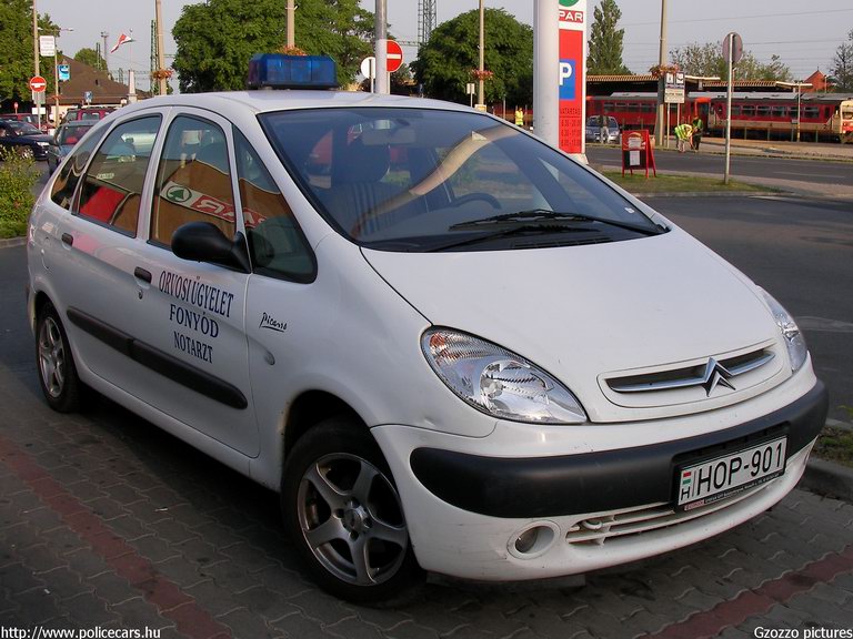 Citroen Xsara Picasso, Fonyód, orvosi ügyelet, fotó: Gzozzo pictures
Keywords: mentő magyar Magyarország mentőautó HOP-901