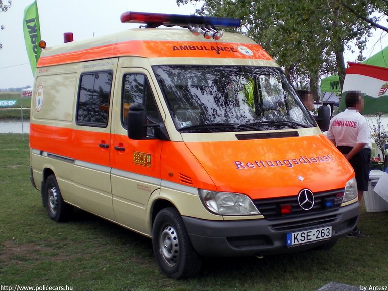 Mercedes-Benz Sprinter, Budapest, Samaritanus Mentõszolgálat, fotó: Antesz
Keywords: mentő magyar Magyarország mentőautó KSE-263