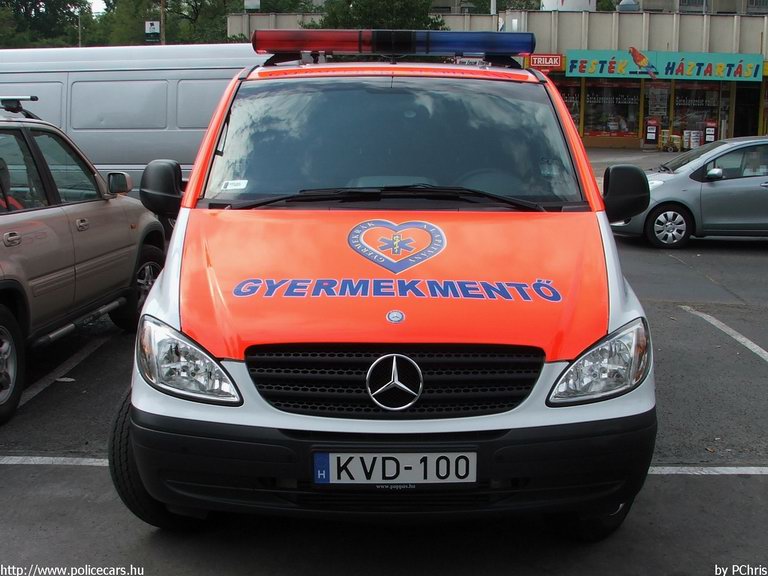 Mercedes-Benz Vito, Budapest, Gyermekrák Alapítvány, fotó: PChris
Keywords: mentő magyar Magyarország mentőautó KVD-100