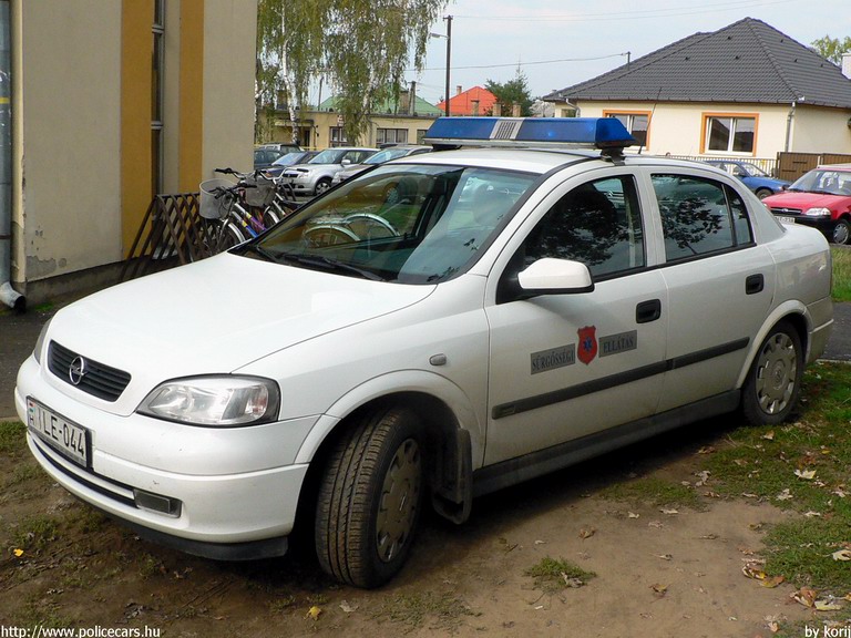 Opel Astra G, orvosi ügyelet, fotó: korij
Keywords: mentő magyar Magyarország mentőautó ILE-044