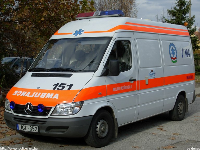 Mercedes Sprinter, Vác, Országos Mentõszolgálat, fotó: dénes
Keywords: mentő magyar magyarország mentőautó OMSZ JGE-352