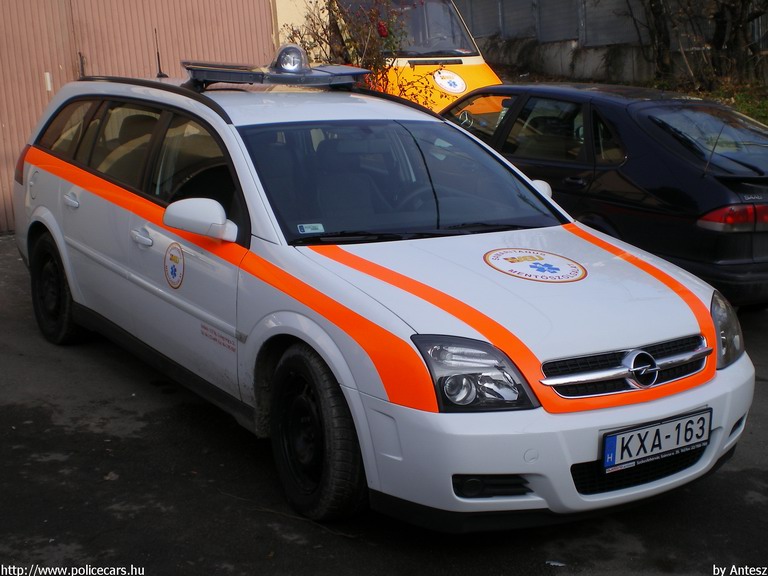 Opel Vectra C, Samaritanus Mentõszolgálat, fotó: Antesz
Keywords: mentő magyar Magyarország mentőautó KXA-163