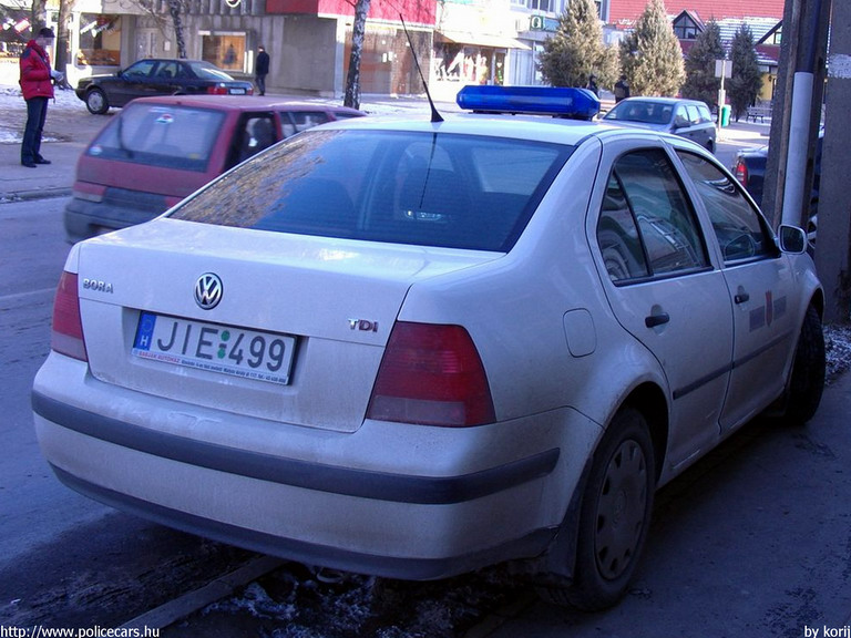 Volkswagen Bora, Kisvárda, Felsõ-Szabolcsi Kórház, sürgõsségi ellátás, fotó: korij
Keywords: mentő magyar Magyarország mentőautó JIE-499