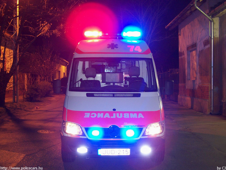 Mercedes Sprinter, Országos Mentõszolgálat, fotó: CJ
Keywords: mentő mentőautó OMSZ magyar magyarország JUD-215