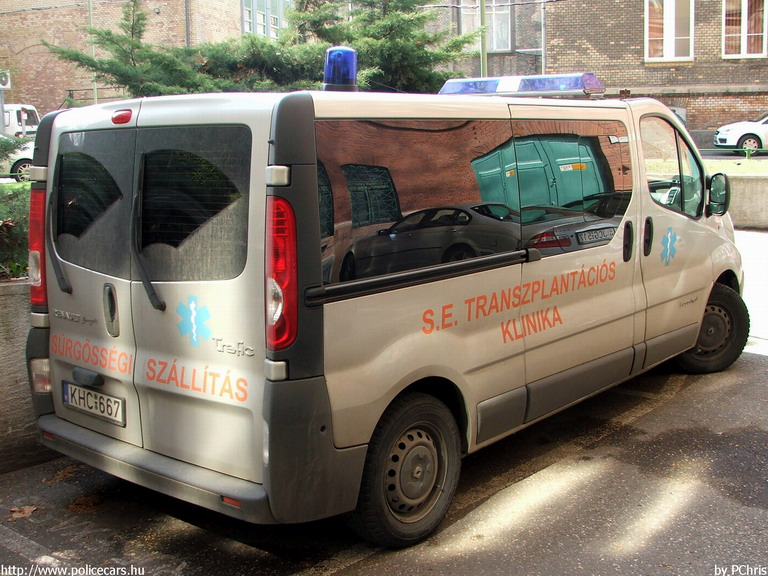 Renault Trafic, Semmelweis Egyetem Transzplantációs Klinika, fotó: PChris
Keywords: mentő magyar Magyarország mentőautó KHC-667