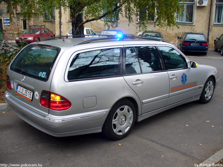 Mercedes-Benz E, Koraszülött Mentõszolgálat, Pécs, fotó: Márton Balázs
Keywords: mentő magyar Magyarország mentőautó JJL-515