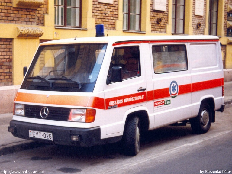 Mercedes MB100D, Országos Mentõszolgálat, fotó: Berzenkó Péter
Keywords: mentő mentőautó OMSZ magyar magyarország EYT-026