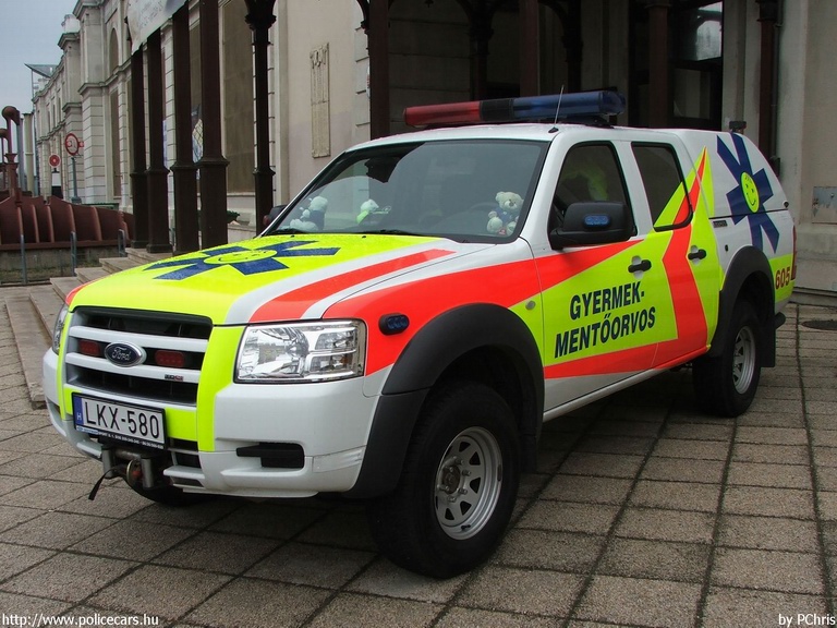 Ford Ranger, Szent Márton Gyermekmentõ Szolgálat, fotó: PChris
Keywords: mentő magyar Magyarország mentőautó LKX-580