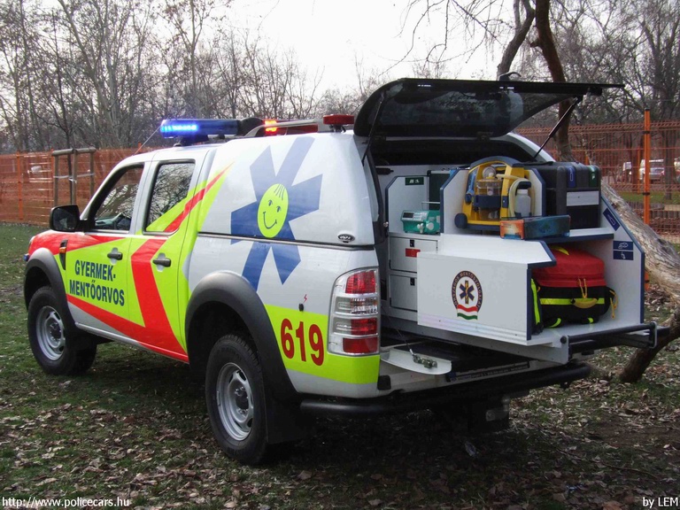 Ford Ranger, [url=http://www.gyermekrohamkocsi.hu/]Szent Márton Gyermekmentõ Szolgálat[/url], fotó: LEM
Keywords: mentő mentőautó magyar Magyarország LOU-420