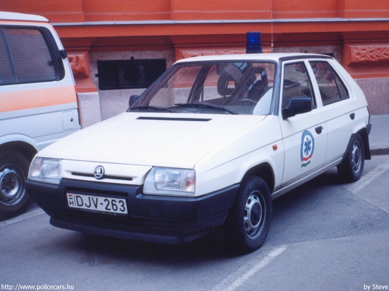 Skoda Favorit, orvosi ügyelet, Budapest, Országos Mentõszolgálat, fotó: Steve
Keywords: mentő mentőautó OMSZ magyar Magyarország DJV-263