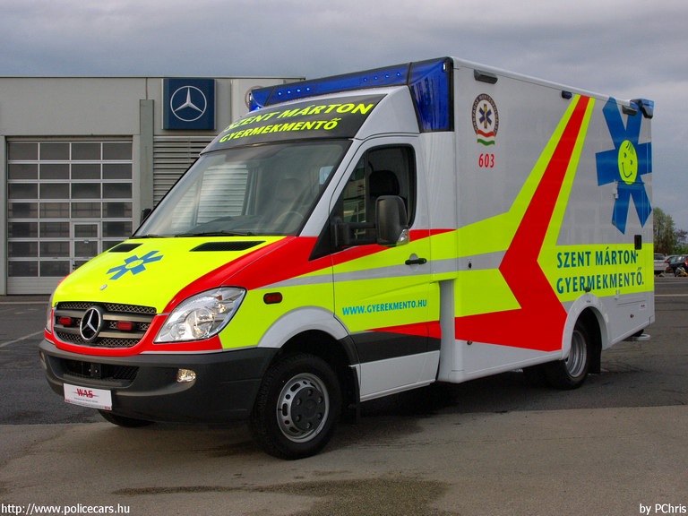 Mercedes-Benz Sprinter II 519 CDi, Budapest, Szent Márton Gyermekmentõ Szolgálat, fotó: PChris
Keywords: mentő mentőautó magyar Magyarország MA03-19