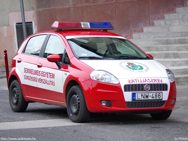 Fiat Punto, vérszállítás, Semmelweis Egyetem, Budapest, fotó: PChris
Keywords: mentő mentőautó magyar Magyarország LNW-486