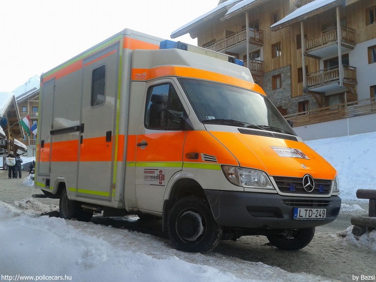 Mercedes-Benz Sprinter 413 CDI, Oxy-Med Egészségügyi-Szolgáltató Kft., fotó: Bazsi
Keywords: mentő mentőautó magyar Magyarország LTD-249