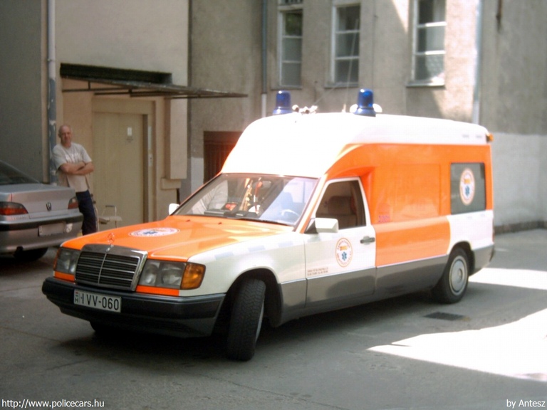 Mercedes-Benz E Binz, Samaritanus Mentõszolgálat, fotó: Antesz
Keywords: mentő mentőautó magyar Magyarország IVV-060