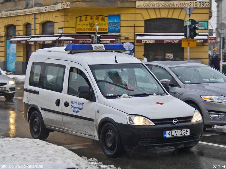 Opel Combo, gyermekorvosi ügyelet, Heim Pál kórház, Budapest, fotó: Mike
Keywords: mentő magyar Magyarország mentőautó KLV-235