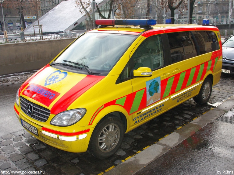 Mercedes-Benz Vito, Gyermekrák Alapítvány, fotó: PChris
Keywords: mentő magyar Magyarország mentőautó LOL-218