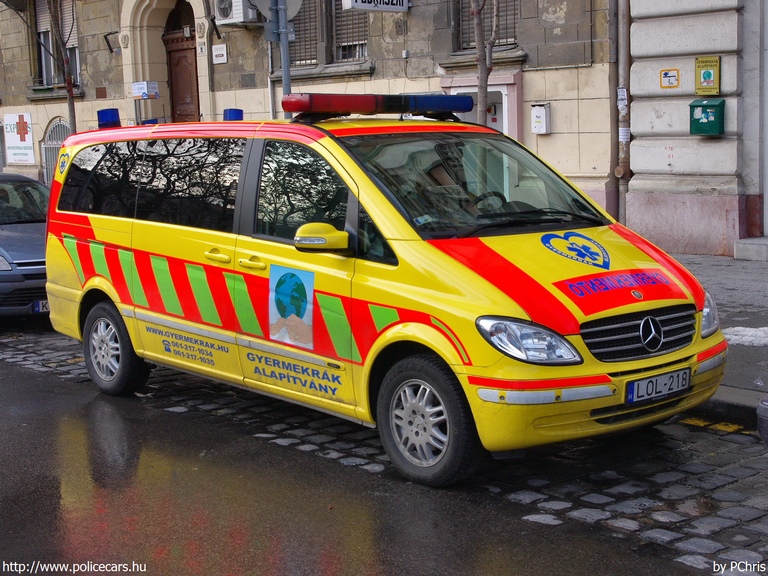 Mercedes-Benz Vito, Gyermekrák Alapítvány, fotó: PChris
Keywords: mentő magyar Magyarország mentőautó LOL-218