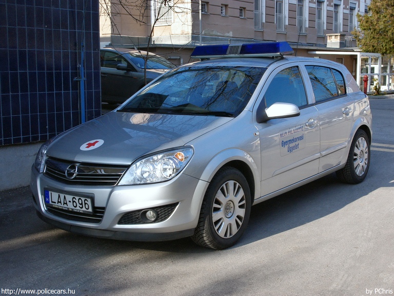 Opel Astra H, Heim Pál Kórház, Gyermekorvosi ügyelet, Budapest, fotó: PChris
Keywords: mentő mentőautó magyar Magyarország LAA-696
