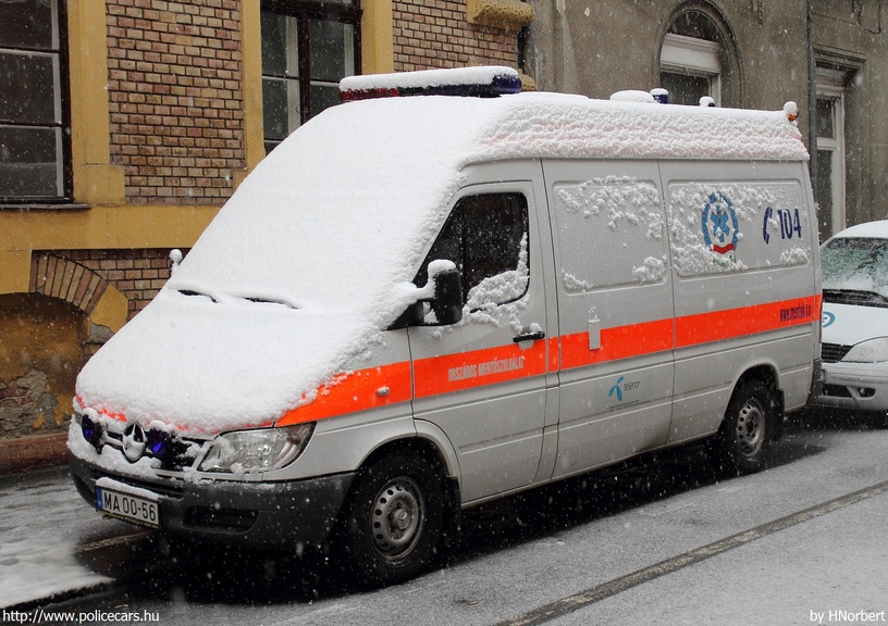 Mercedes-Benz Sprinter 313 CDI, Országos Mentõszolgálat, fotó: HNorbert
Keywords: mentő magyar Magyarország mentőautó OMSZ MA00-56