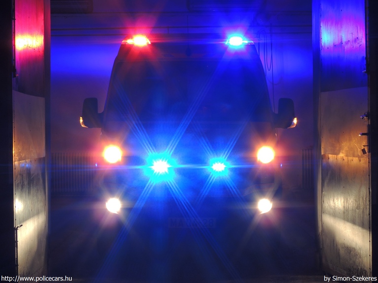 Volkswagen Crafter, Országos Mentõszolgálat, fotó: Simon-Szekeres
Keywords: mentő mentőautó magyar Magyarország OMSZ MA04-28