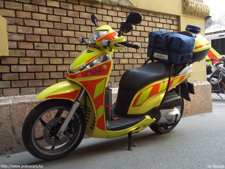 Honda SH300i, Országos Mentõszolgálat, fotó: Bbazsa
Keywords: mentő magyar Magyarország motor mentőmotor UIP-341