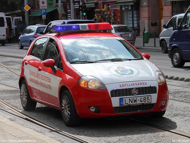 Fiat Punto, vérszállítás, Semmelweis Egyetem, Budapest, fotó: HNorbert
Keywords: mentő mentőautó magyar Magyarország LNW-485