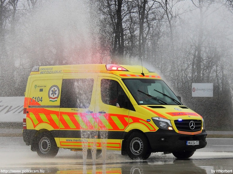 Mercedes-Benz Sprinter 316 CDI, Országos Mentõszolgálat, fotó: HNorbert
Keywords: mentő mentőautó OMSZ magyar Magyarország MA04-72