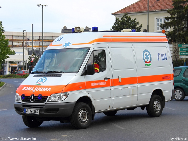 Mercedes-Benz Sprinter 313 CDI 4x4, Országos Mentõszolgálat, fotó: HNorbert
Keywords: mentő mentőautó OMSZ magyar Magyarország JIW-357