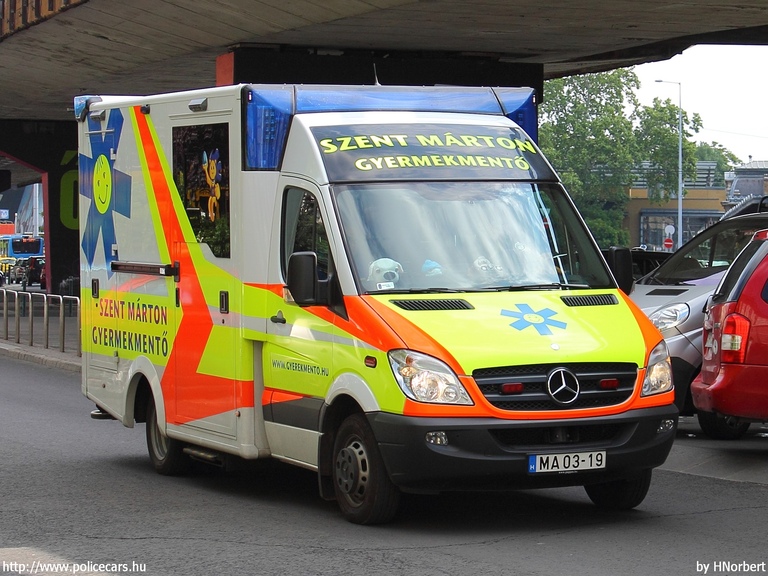 Mercedes-Benz Sprinter II 519 CDI, Budapest, Szent Márton Gyermekmentõ Szolgálat, fotó: HNorbert 
Keywords: mentő mentőautó magyar Magyarország MA03-19