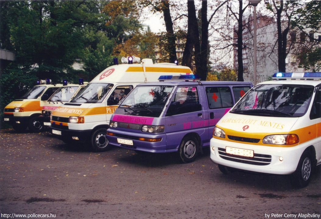 Volkswagen Transporter T4, Mitsubishi L400, Mitsubishi Space Gear, koraszülöttmentõ, Peter Cerny Alapítvány, Budapest, fotó: Peter Cerny Alapítvány 
Keywords: mentő mentőautó magyar Magyarország PCA-001 PCA-002 PCA-003 PCA-004 PCA-006