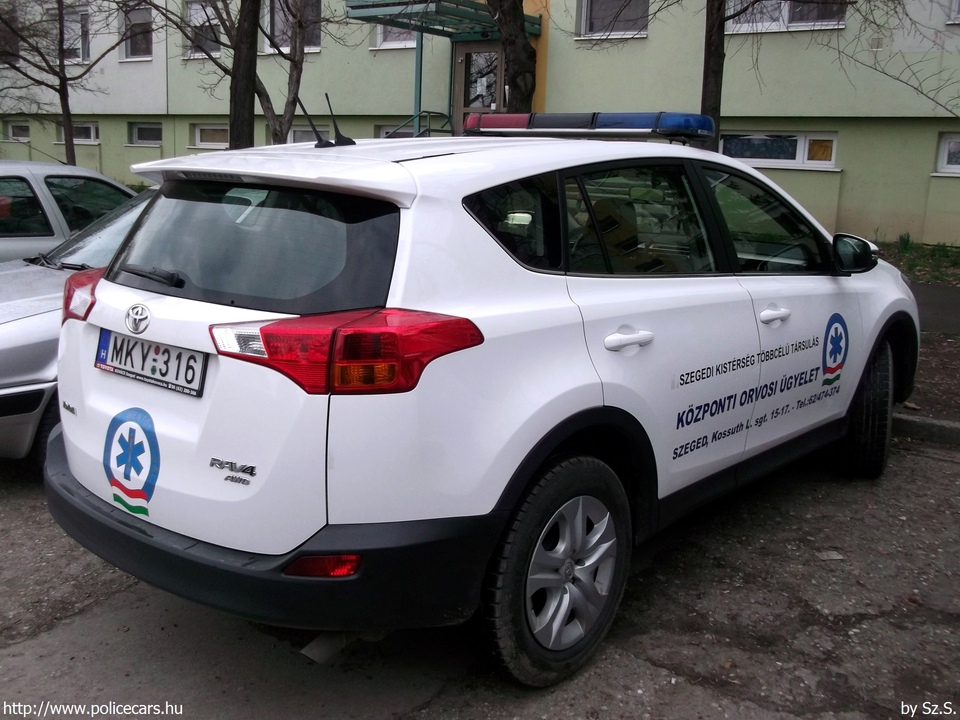 Toyota RAV4, Szeged, központi orvosi ügyelet, Országos Mentõszolgálat, fotó: Sz.S.
Keywords: OMSZ mentő mentőautó magyar Magyarország MKY-316 ambulance hungarian Hungary