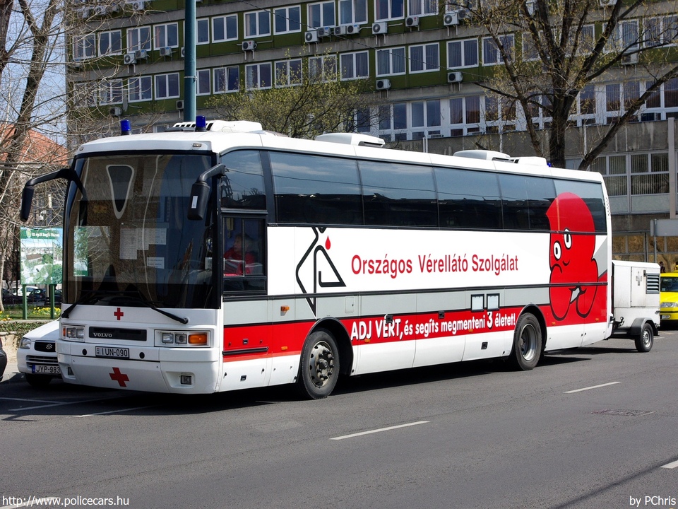 Ikarus EAG E98.41 VOLVO, Országos Vérellátó Szolgálat, fotó: PChris
Keywords: mentő mentőautó magyar Magyarország IUN-090 vérszállítás ambulance hungarian Hungary