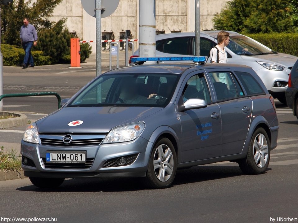 Opel Astra H Caravan, Heim Pál Kórház, Gyermekorvosi ügyelet, Budapest, fotó: HNorbert
Keywords: mentő mentőautó magyar Magyarország LNW-061 ambulance hungarian Hungary