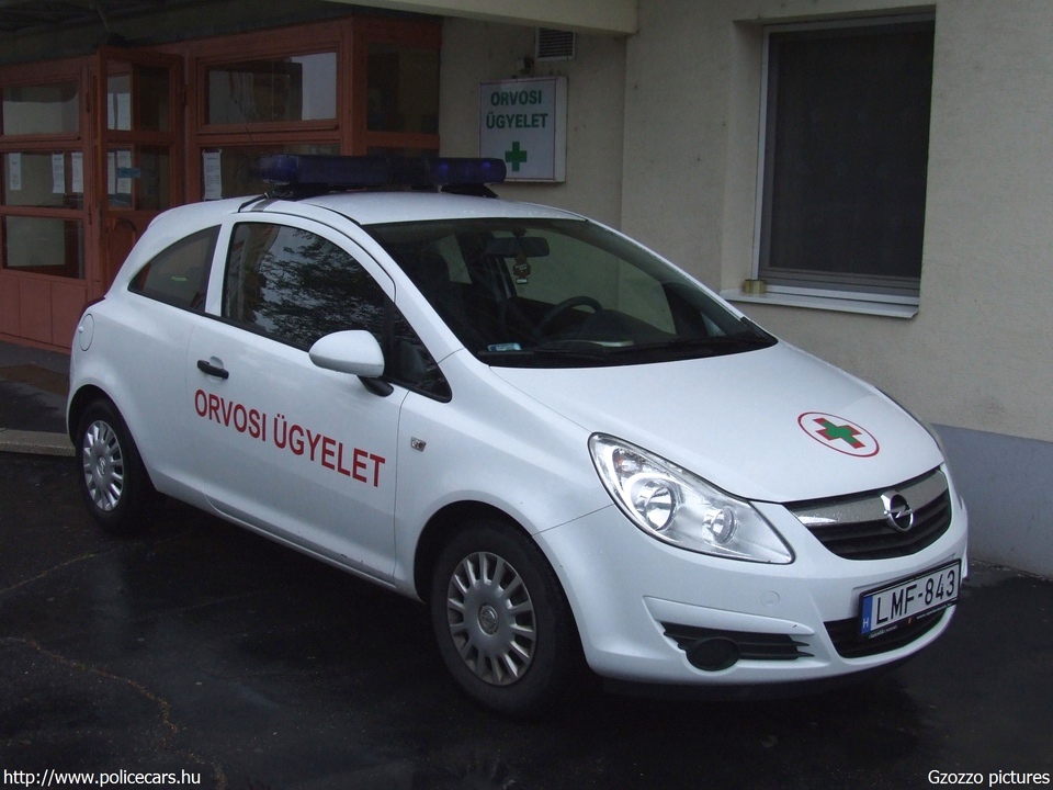 Opel Corsa, orvosi ügyelet, Mosonmagyaróvár, fotó: Gzozzo pictures
Keywords: mentő mentőautó magyar Magyarország LMF-843 ambulance hungarian Hungary