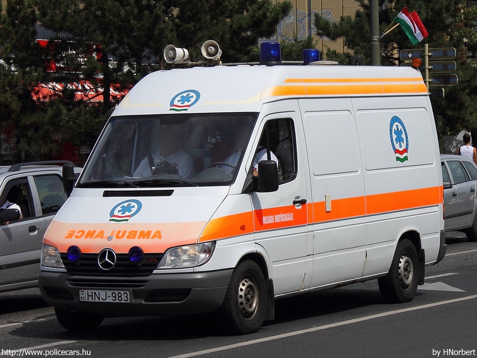 Mercedes-Benz Sprinter 313 CDI, Országos Mentõszolgálat, fotó: HNorbert
Keywords: mentő mentőautó OMSZ magyar Magyarország HNJ-983 ambulance hungarian Hungary