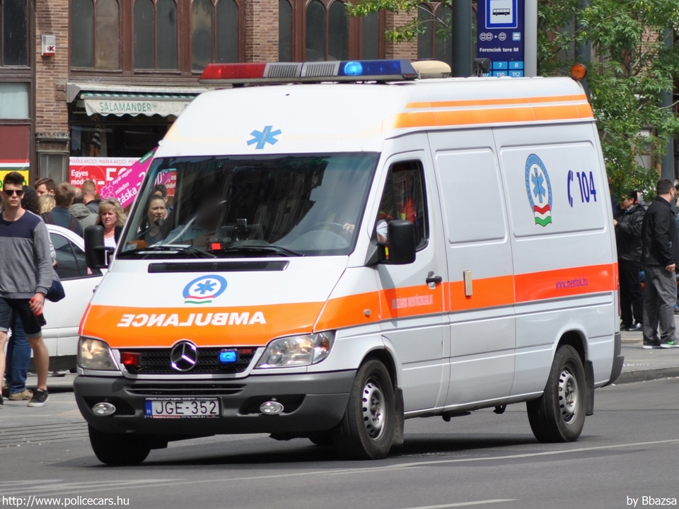 Mercedes-Benz Sprinter 313 CDI, Országos Mentõszolgálat, fotó: Bbazsa
Keywords: mentő mentőautó OMSZ magyar Magyarország JGE-352 ambulance hungarian Hungary