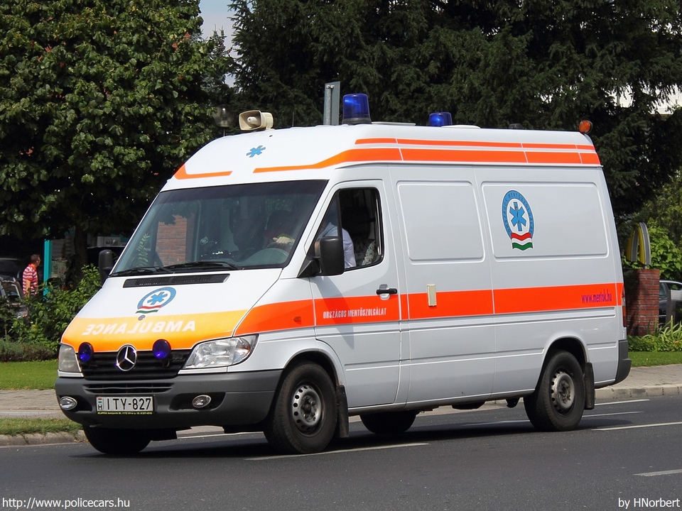 Mercedes-Benz Sprinter 314, Országos Mentõszolgálat, fotó: HNorbert
Keywords: mentő mentőautó OMSZ magyar Magyarország ITY-827 ambulance hungarian Hungary