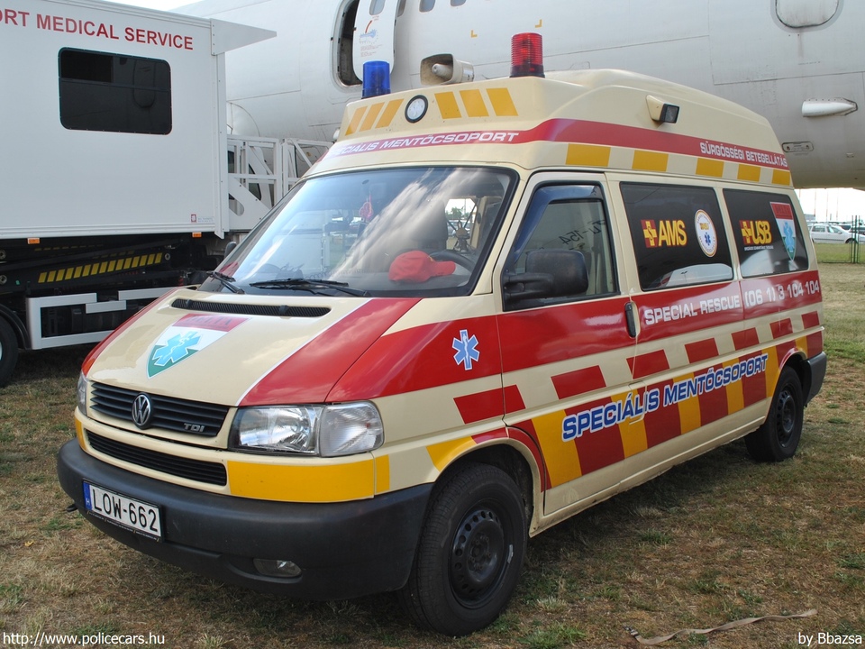Volkswagen Transporter T4, AMS Mentõszolgálat, Budapest, fotó: Bbazsa
Keywords: mentő mentőautó magyar Magyarország ambulance hungarian Hungary LOW-662