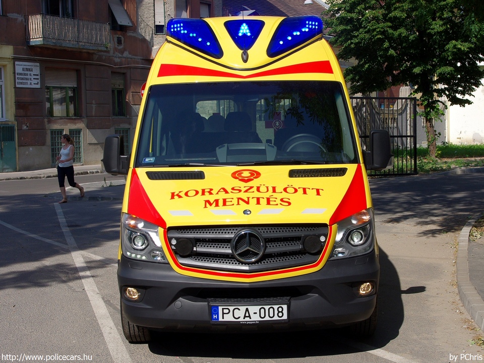 Mercedes Sprinter II facelift, Budapest, Peter Cerny Alapítvány, koraszülöttmentõ, fotó: PChris
Keywords: mentő mentőautó magyar Magyarország ambulance hungarian Hungary PCA-008