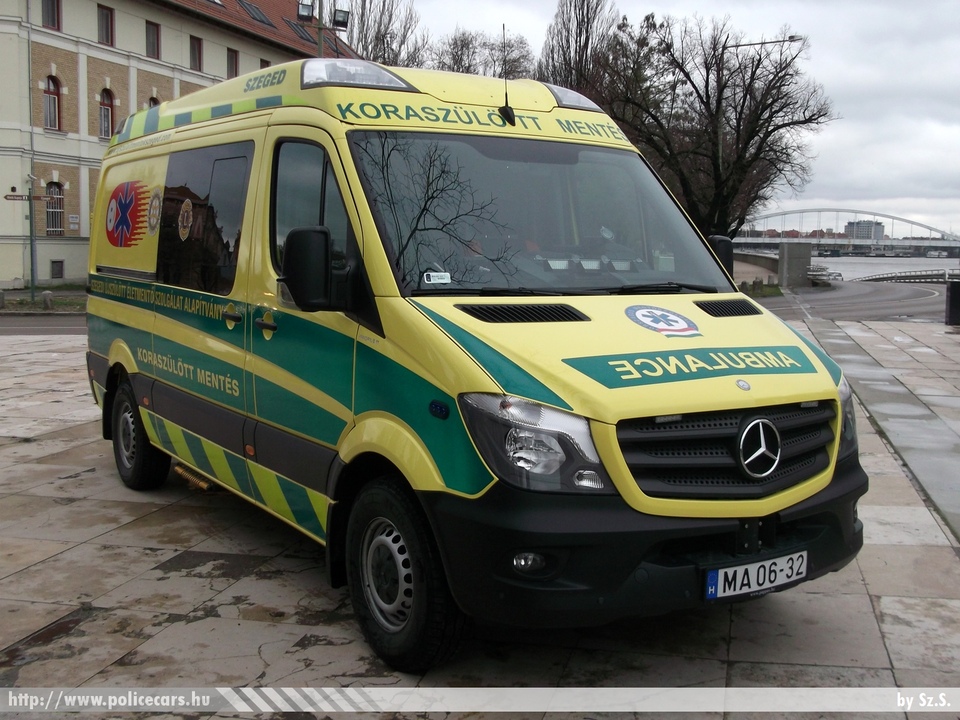 Mercedes-Benz Sprinter II facelift 316 CDI, Szegedi Újszülött Életmentõ Szolgálat Alapítvány, koraszülöttmentõ, fotó: Sz.S.
Keywords: magyar Magyarország mentő mentőautó OMSZ MA06-32 Hungary hungarian ambulance