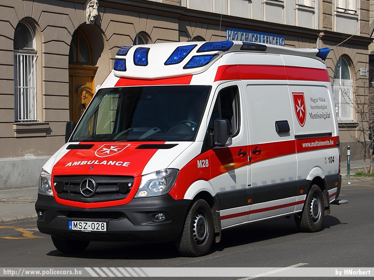 Mercedes-Benz Sprinter II facelift 319 BlueTec, Magyar Máltai Szeretetszolgálat Mentõszolgálat, fotó: HNorbert
Keywords: magyar Magyarország mentő mentőautó Hungary hungarian ambulance MSZ-028