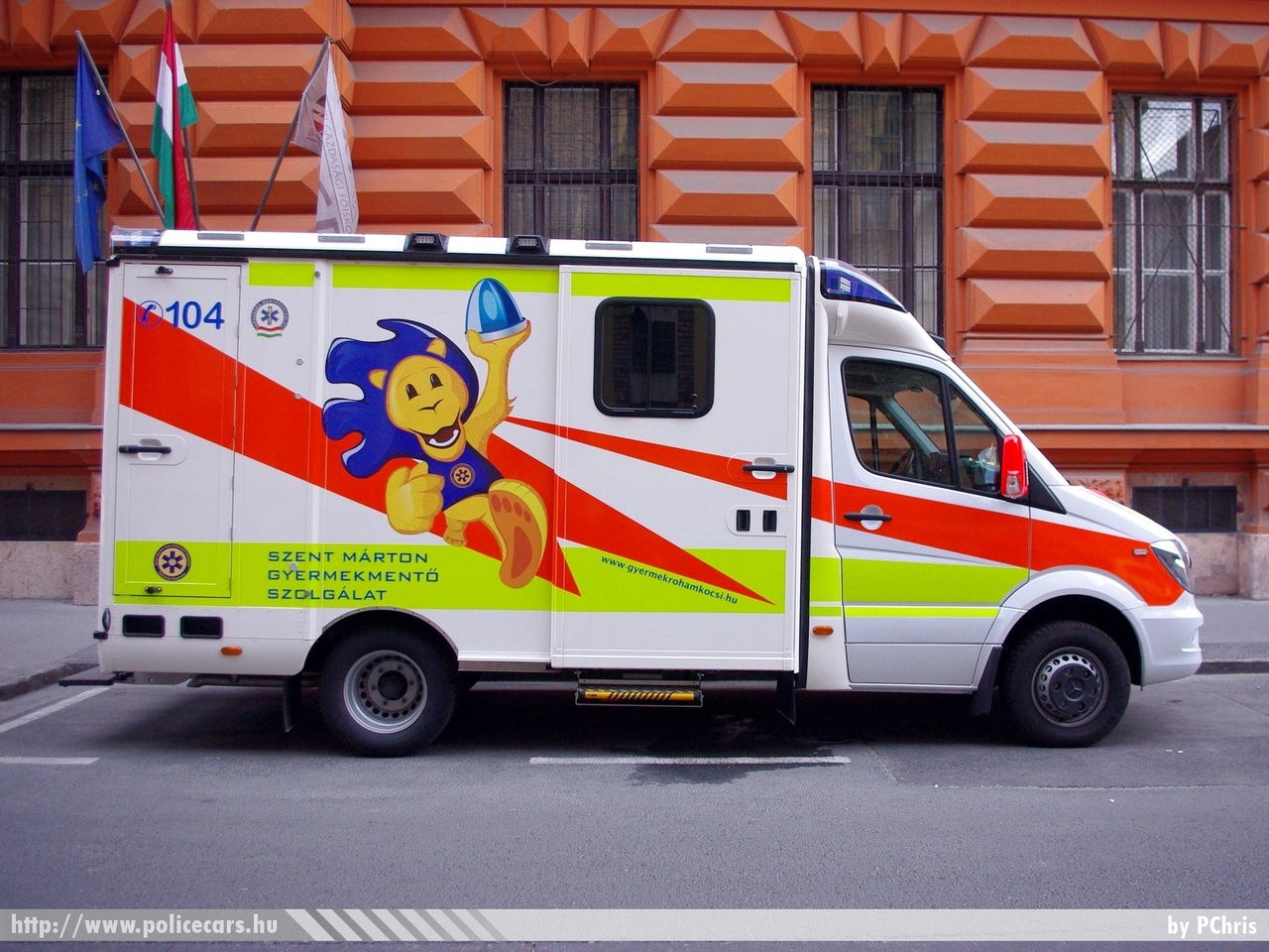 Mercedes Sprinter II facelift, Szent Márton Gyermekmentõszolgálat, fotó: PChris
Keywords: magyar Magyarország mentő mentőautó Hungary hungarian ambulance MA07-03