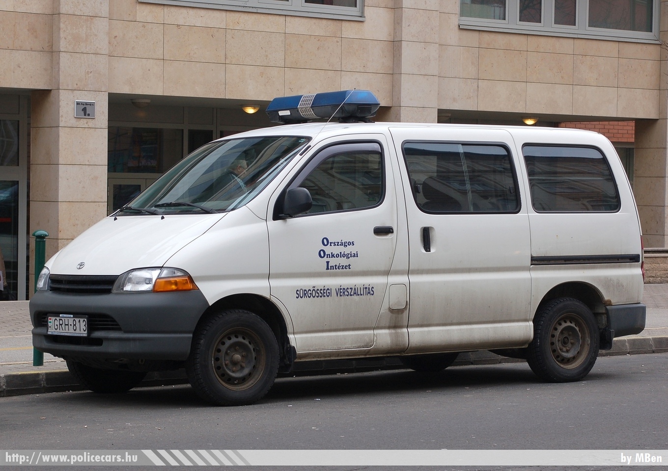 Toyota Hiace, Országos Onkológiai Intézet, vérszállítás, fotó: MBen
Keywords: magyar Magyarország mentő mentőautó GRH-813 Hungary hungarian ambulance