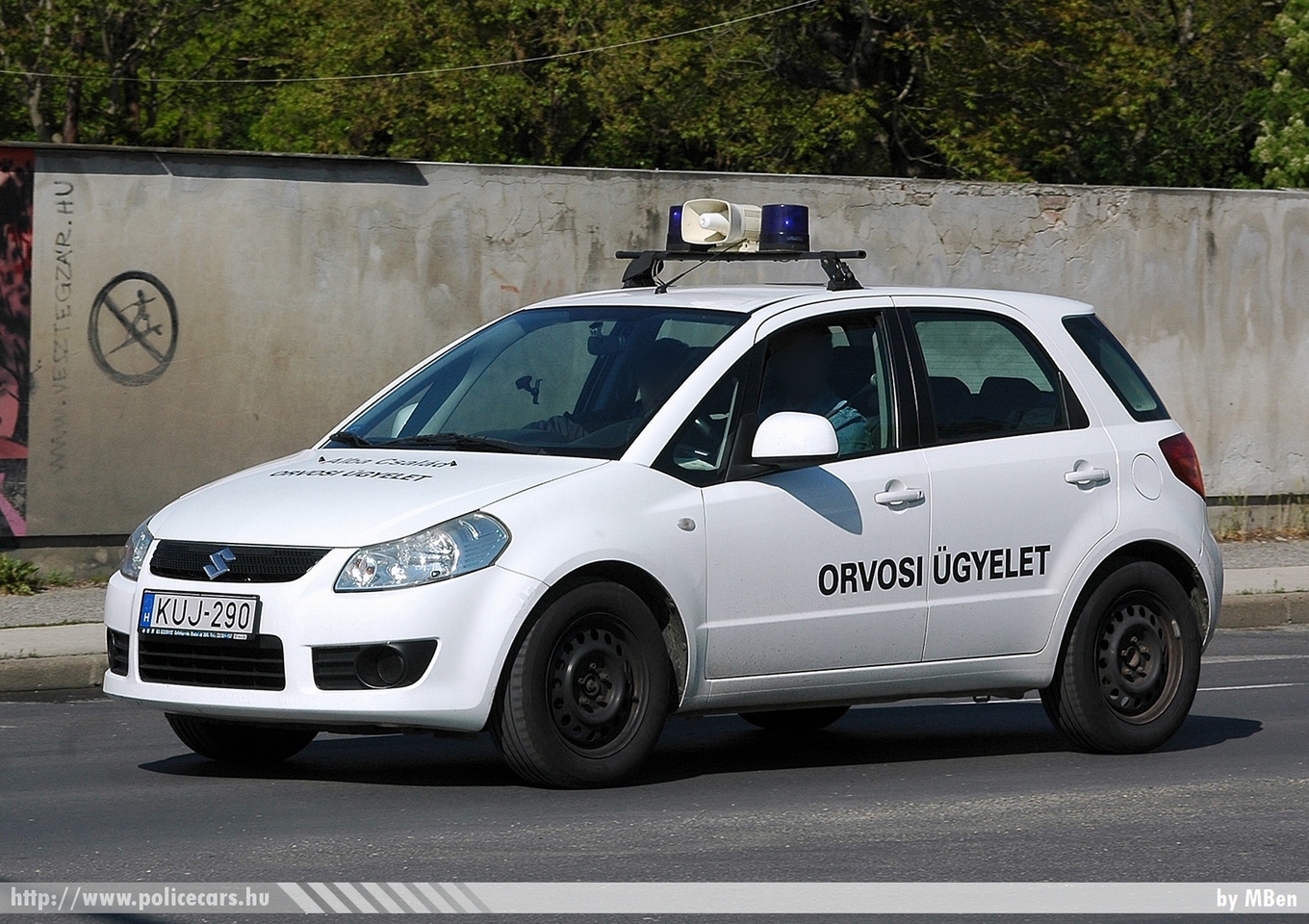 Suzuki SX4, orvosi ügyelet, fotó: MBen
Keywords: magyar Magyarország mentő mentőautó Hungary hungarian ambulance KUJ-290