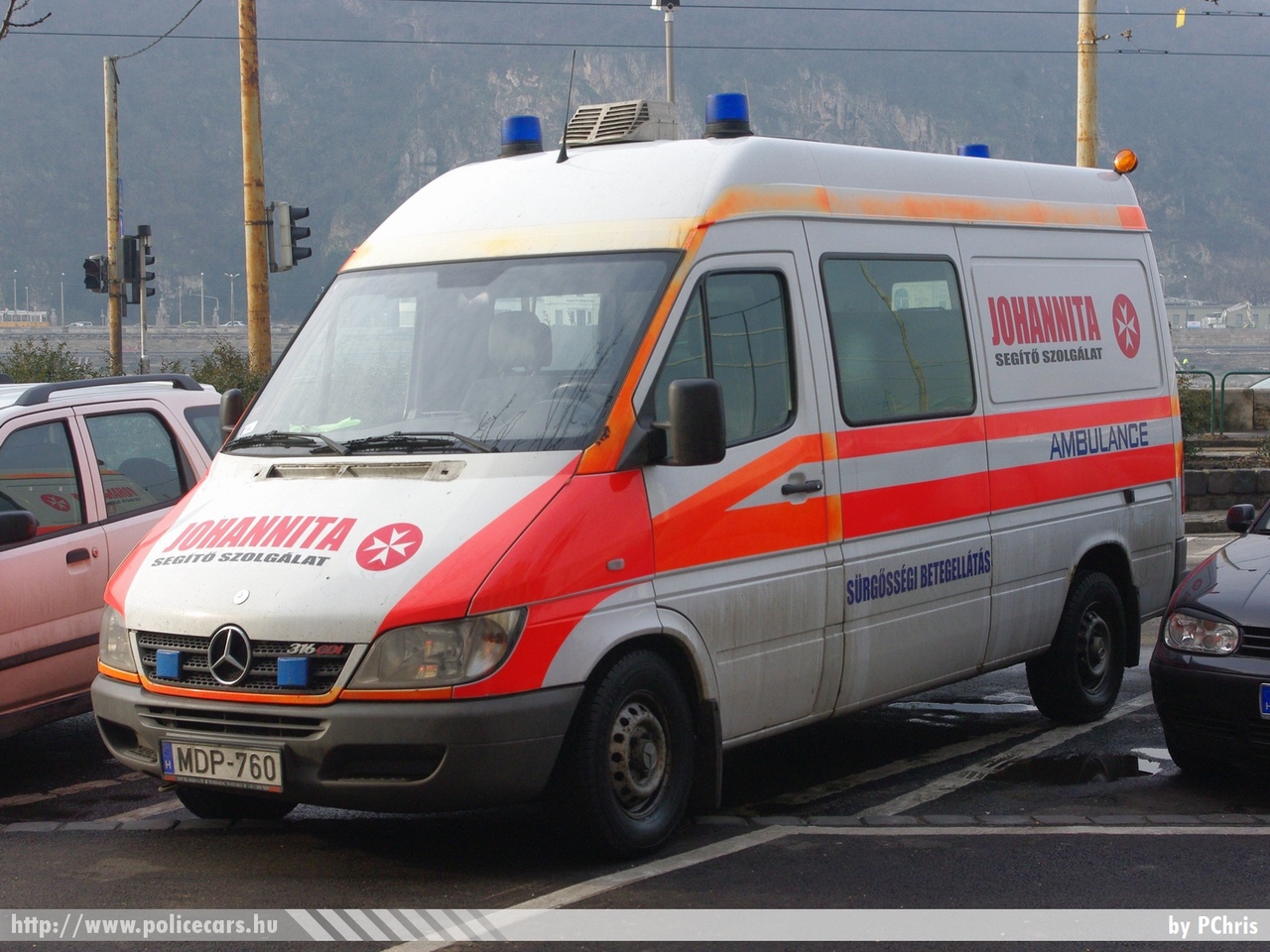 Mercedes-Benz Sprinter 316 CDI, Johannita Segítõ Szolgálat, fotó: PChris
Keywords: magyar Magyarország mentő mentőautó Hungary hungarian ambulance MDP-760