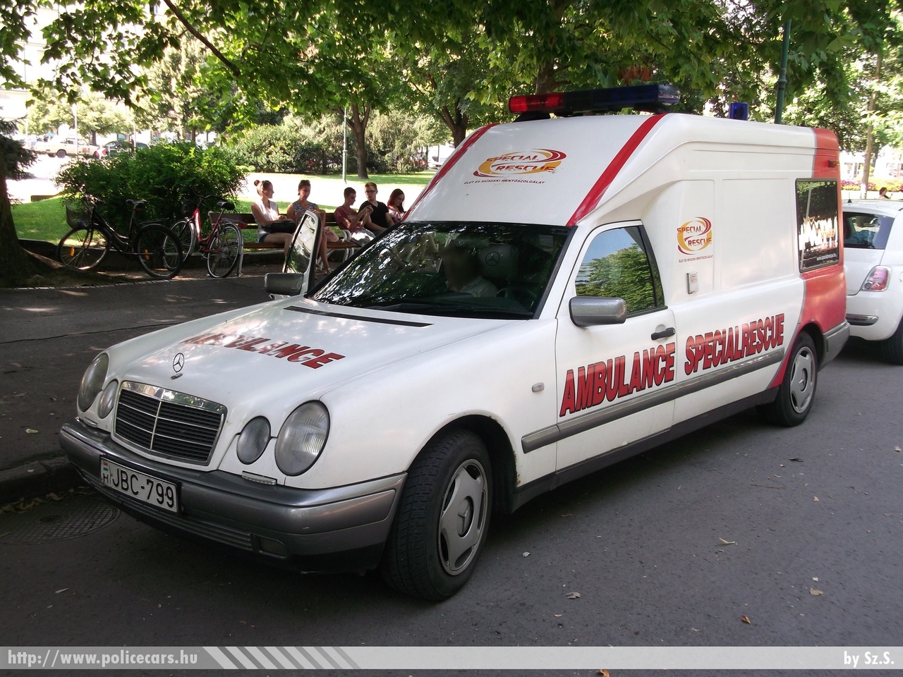 Mercedes E Binz, Specialrescue Kft., fotó: Sz.S.
Keywords: magyar Magyarország mentő mentőautó Hungary hungarian ambulance JBC-799
