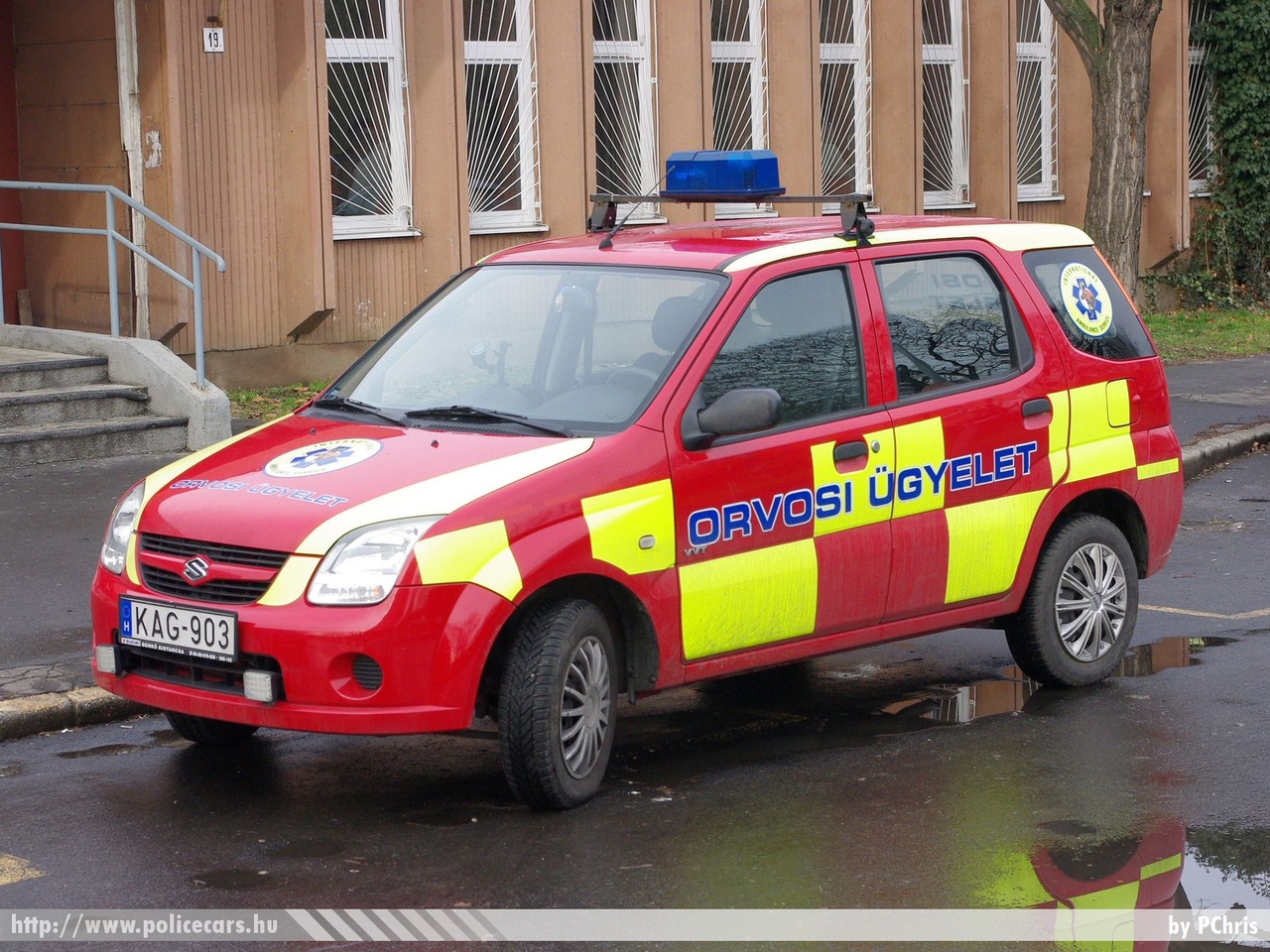 Suzuki Ignis, orvosi ügyelet, Budapest, International Ambulance, fotó: PChris
Keywords: mentő mentőautó magyar Magyarország KAG-903 ambulance hungarian Hungary